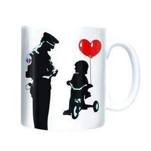 TAZA BANKSY POLICÍA TRICICLO