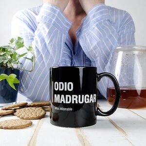 TAZA EXISTENCIALISTA ODIO MADRUGAR