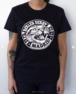 CAMISETA ROLLER DERBY NEGRA LOGO GATO (M)