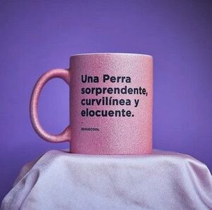 TAZA UNA PERRA SORPRENDENTE (ROSA)