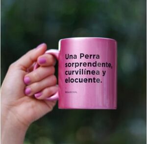 TAZA UNA PERRA SORPRENDENTE (ROSA PERLA)